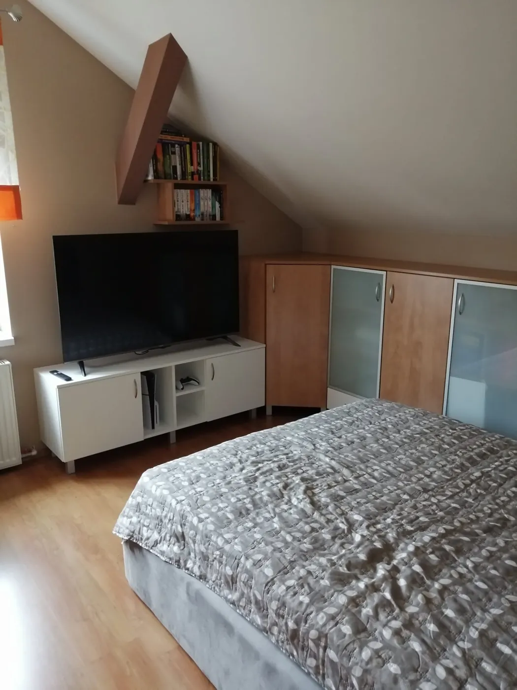 Zabudowa poddasza pod skosy — kącik dzienny · Częstochowa
